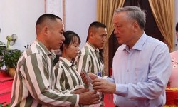 Ph&#243; Thủ tướng ch&#250;c mừng 435 phạm nh&#226;n được đặc x&#225; tại Trại tam giam Ph&#250; Sơn 4