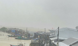 Bão số 10 bắt đầu gây mưa lớn, gió mạnh tại đảo Cồn Cỏ và nhiều địa phương ven biển