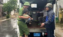 Nghệ An sơ t&#225;n khẩn h&#224;ng ng&#224;n d&#226;n trước b&#227;o số 10