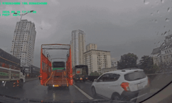 Một camera hành trình trong 15 phút ghi lại 19 ô tô đi vào làn khẩn cấp Vành đai 3