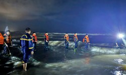 H&#224;ng trăm người xuy&#234;n đ&#234;m t&#236;m kiếm học sinh mất t&#237;ch tr&#234;n biển