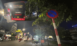 H&#224;ng loạt phương tiện của 1 nh&#224; xe ngang nhi&#234;n đỗ h&#224;ng giờ sau biển cấm tr&#234;n đường Giải Ph&#243;ng