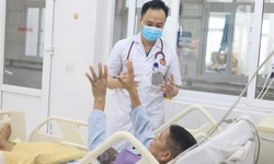 Cứu sống người đ&#224;n &#244;ng nguy kịch nghi ngộ độc rượu