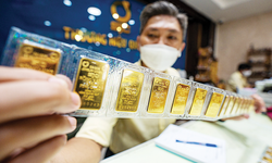 Đ&#224; tăng kỷ lục của gi&#225; v&#224;ng chưa dừng, c&#243; n&#234;n mua v&#224;o l&#250;c n&#224;y?