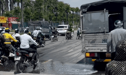 Xử phạt t&#224;i xế vụ dầu Diesel tr&#224;n đường, nhiều xe m&#225;y trượt ng&#227;