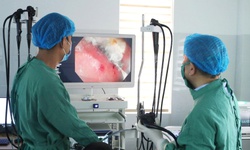 Vi&#234;m tinh ho&#224;n ở trẻ, kh&#244;ng thể xem nhẹ 