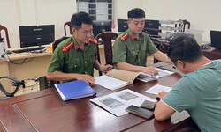 C&#244;ng an l&#224;m việc với người đ&#224;n &#244;ng đăng th&#244;ng tin x&#250;c phạm ng&#224;nh điện