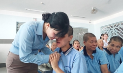 ‘M&#225;’ Th&#250;y của những bệnh nhi t&#226;m thần