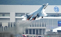 M&#224;n nh&#224;o lộn ngoạn mục của Su-57 g&#226;y cho&#225;ng ngợp tr&#234;n kh&#244;ng