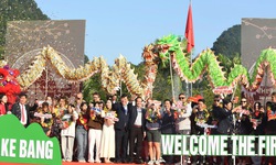 Những vị khách đầu tiên đến với di sản thiên nhiên thế giới ngày đầu năm 2026