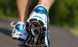 Mỗi ngày nên đi bộ bao nhiêu là đủ? Nghiên cứu cho thấy không cần 10.000 bước vẫn khỏe mạnh