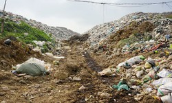 Dân ‘ngạt thở’ bên bãi rác Núi Voi
