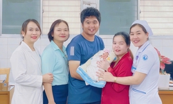 Kỳ tích y khoa: Chấm dứt 1 thai dị tật nặng để cứu bé còn lại trong ca song thai