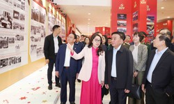 Trưng bày ảnh 'Dưới cờ Đảng – Đất nước tiến vào kỷ nguyên mới'