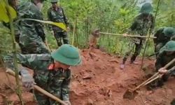 Phát hiện hài cốt liệt sĩ trong rừng tràm cùng di vật khắc tên