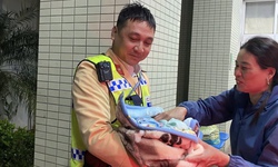 Người đàn ông kể chuyện làm 'hộ sinh' bất đắc dĩ, cùng cảnh sát giao thông đỡ đẻ cho vợ trên ô tô