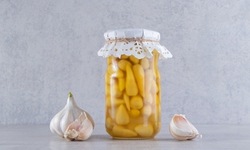 Uống tỏi ngâm mật ong vào lúc nào là tốt nhất cho huyết áp và mỡ máu?