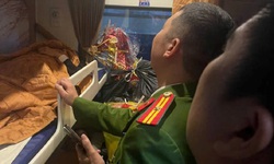 Giải cứu thiếu nữ 16 tuổi bị 'bắt cóc online' khi đang trên tàu Bắc - Nam