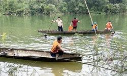 Lật ghe khi đi đánh cá cùng cha, cháu bé 13 tuổi tử vong