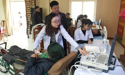 Bệnh viện Nội tiết Nghệ An khám bệnh, tặng quà tri ân người có công