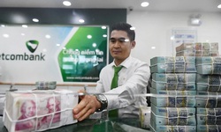 Cổ phiếu VCB của Vietcombank bị xả mạnh