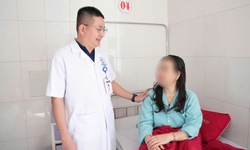 Can thiệp thành công túi phình động mạch cảnh bằng kỹ thuật cao