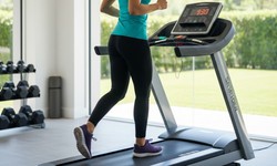 Chạy bộ ngoài trời hay trên máy giúp giảm cân hiệu quả hơn?