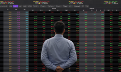 Chứng khoán tiếp tục lao dốc do áp lực từ nhóm bất động sản, ngân hàng