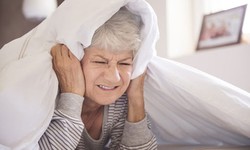 Ù tai do đâu, khi nào cần đi khám bác sĩ?