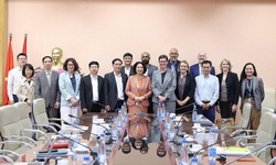 Thứ trưởng Nguyễn Thị Liên Hương làm việc với đối tác quốc tế về giám sát quản lý tăng huyết áp tại Trạm Y tế