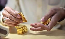 Giá vàng lên đỉnh rồi lại lao dốc, có nên mua đầu tư lúc này?