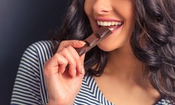 Lý do dâu tây và sô cô la đen là món ăn nhẹ lý tưởng giảm đau ngày 'đèn đỏ'