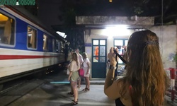 Hà Nội đề xuất dừng chạy tàu qua phố cà phê đường tàu