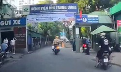 CSGT Hà Nội liên tiếp nhận lời cầu cứu, mở đường đưa người bệnh đi viện