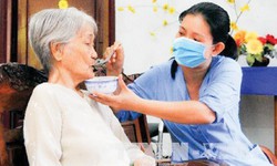 Chăm sóc toàn diện người cao tuổi trong bối cảnh già hóa dân số