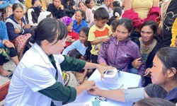 Hơn 1.000 người dân Việt - Lào vùng biên được khám, phát thuốc miễn phí