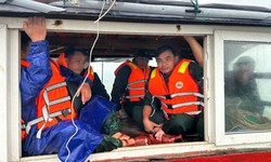 Chìm tàu cá ở Hà Tĩnh, 2 ngư dân gặp nạn