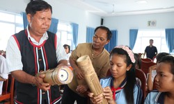 Người gắn bó suốt nửa thế kỷ với loại đàn đã đi vào bài hát nổi tiếng