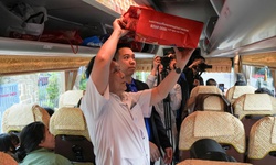 Ấm áp những chuyến xe yêu thương đưa bệnh nhân về quê đón Tết