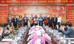 Bộ trưởng Đào Hồng Lan trao quyết định bổ nhiệm lại Tổng Biên tập Báo Sức khoẻ và Đời sống, bổ nhiệm lãnh đạo Vụ Pháp chế, Hội đồng Y khoa Quốc gia