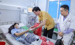 Ủy ban MTTQ Việt Nam tỉnh Nghệ An tặng 100 suất quà Tết cho bệnh nhân nghèo