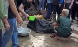 Ba thanh niên bị điện giật khi dựng cây nêu