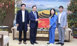 Thứ trưởng Lê Đức Luận thăm, chúc Tết các cơ sở y tế trên địa bàn tỉnh Lào Cai