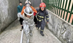 Cứu thành công 2 bà cháu trong vụ cháy tại Tây Hồ, Hà Nội