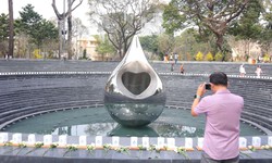 Công viên tưởng niệm nạn nhân COVID-19 hút khách ngày cận Tết