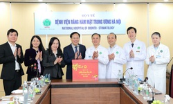 Thứ trưởng Lê Đức Luận thăm, chúc Tết, kiểm tra công tác khám chữa bệnh tại 2 bệnh viện và công ty vắc xin 