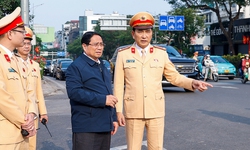 Thủ tướng động viên lực lượng CSGT, an ninh mạng làm nhiệm vụ đêm 29 Tết