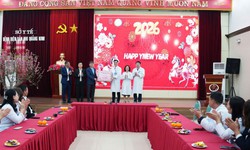 Lãnh đạo tỉnh Quảng Ninh thăm, chúc Tết cán bộ y bác sĩ Bệnh viện Sản nhi 