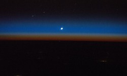 Hướng dẫn cách 'săn' sao Thủy sáng nhất trên bầu trời hoàng hôn chiều mùng 3 Tết