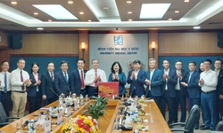 Bộ trưởng Bộ Y tế thăm, chúc Tết Bệnh viện Đại học Y Dược TPHCM, ghi nhận nhiều điểm sáng trong phát triển chuyên sâu